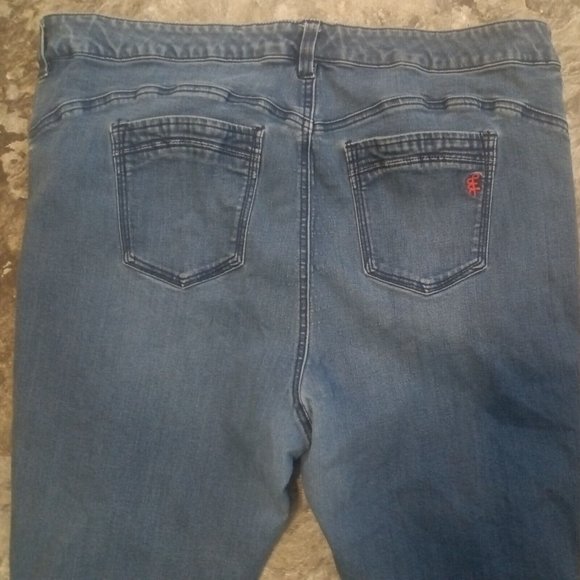 Molly Isadora  Womens  Distressed  Mid Rise Dark Wash Stretch  Jeans Size 22 - Picture 8 of 9